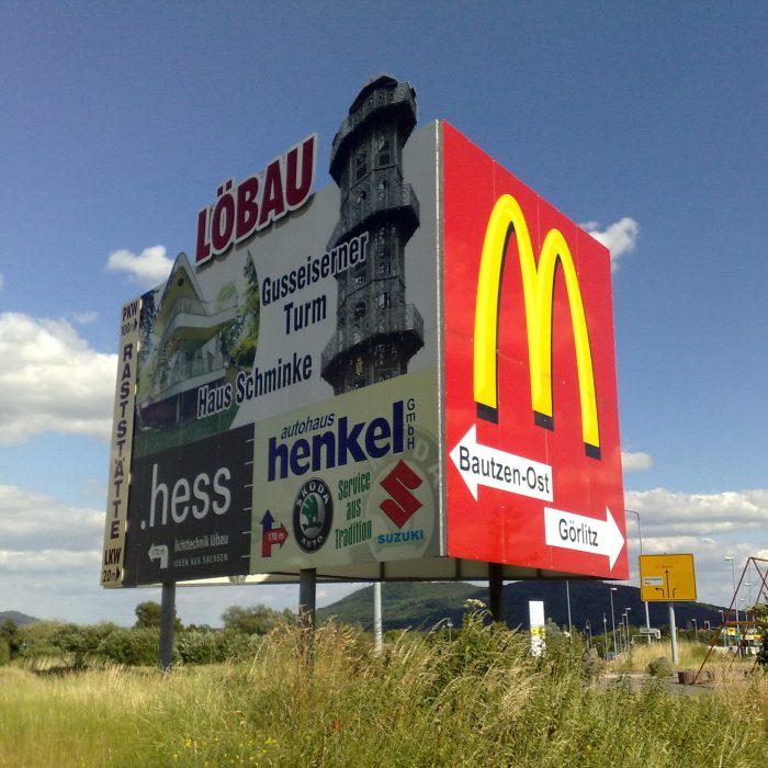 Werbeanlage Mc Donalds und Gusseiserner Turm Werbung