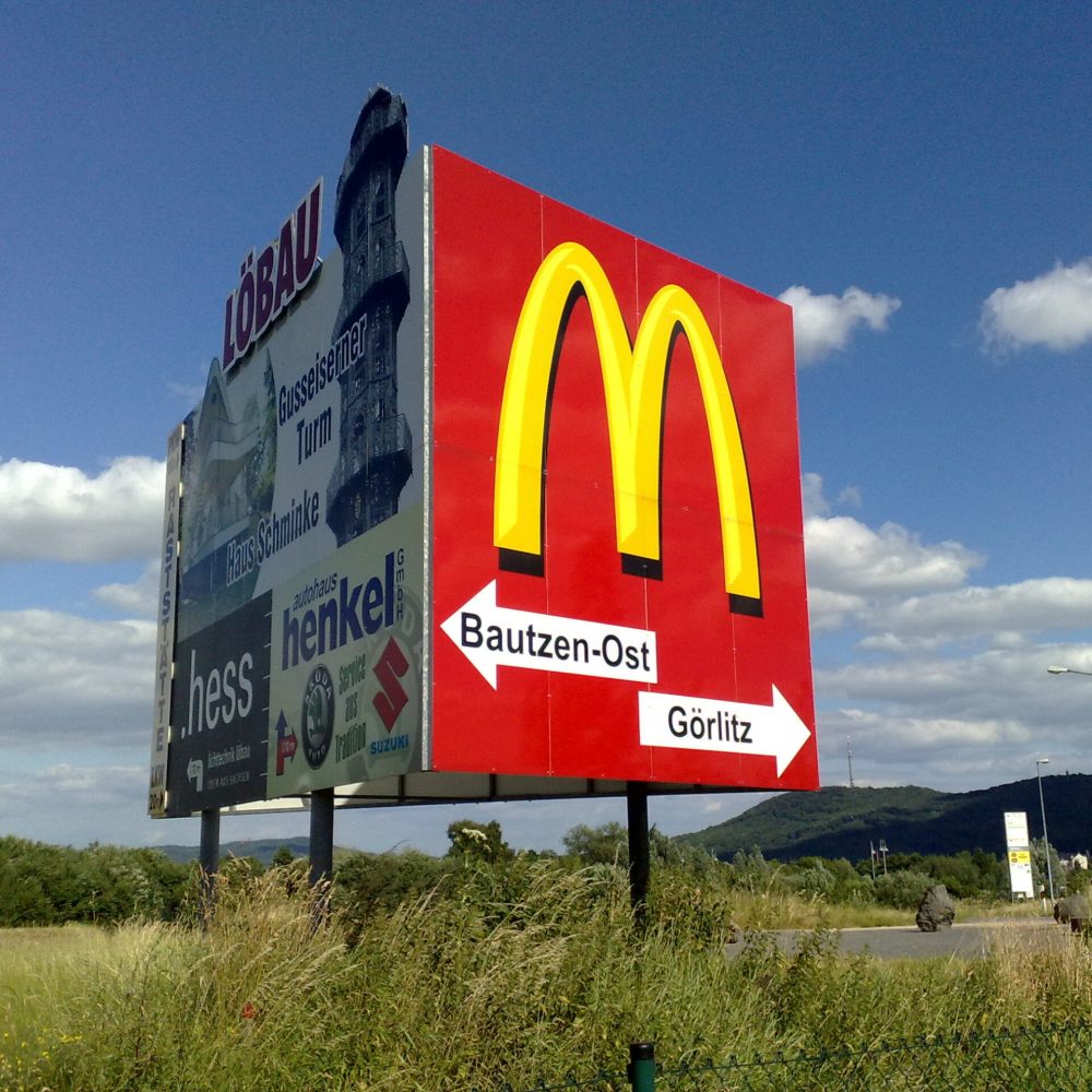 Mc Donalds Reklame auf größter Werbeanlage an B6 und B178