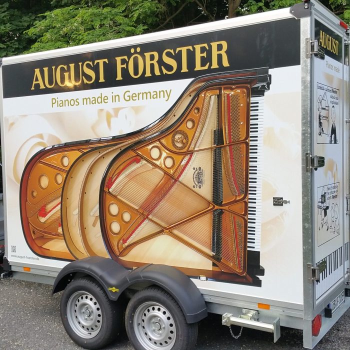 August Förster Hängerbeschriftung