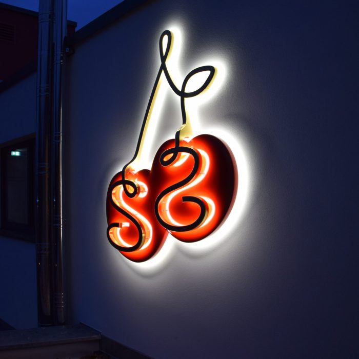 sehr hochwertig vergoldetes 3D Leuchtlogo für Hotel Schuhmann Kirschau