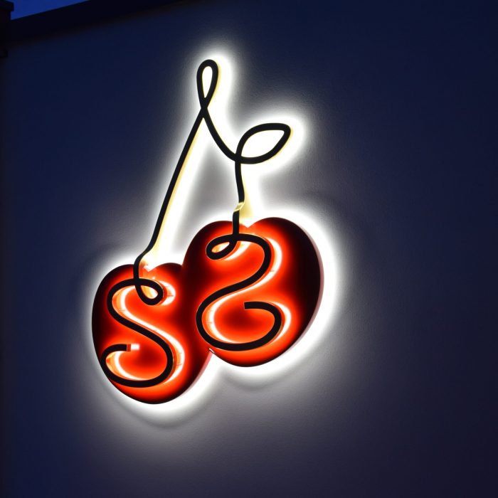 sehr hochwertig vergoldetes 3D Leuchtlogo für Hotel Schuhmann Kirschau