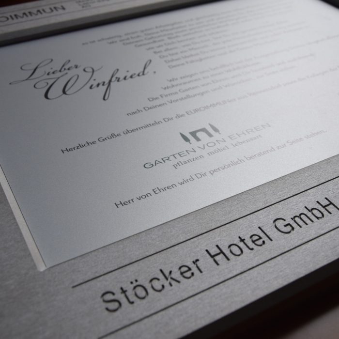 hochwertig gravierter Bilderrahmen