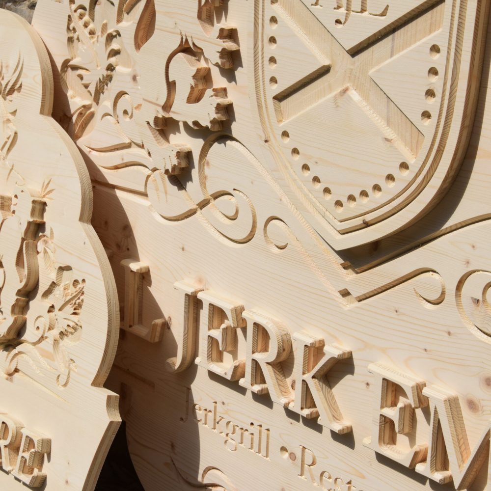 CNC gefertigte 3D Holzschilder All Jerk Empire