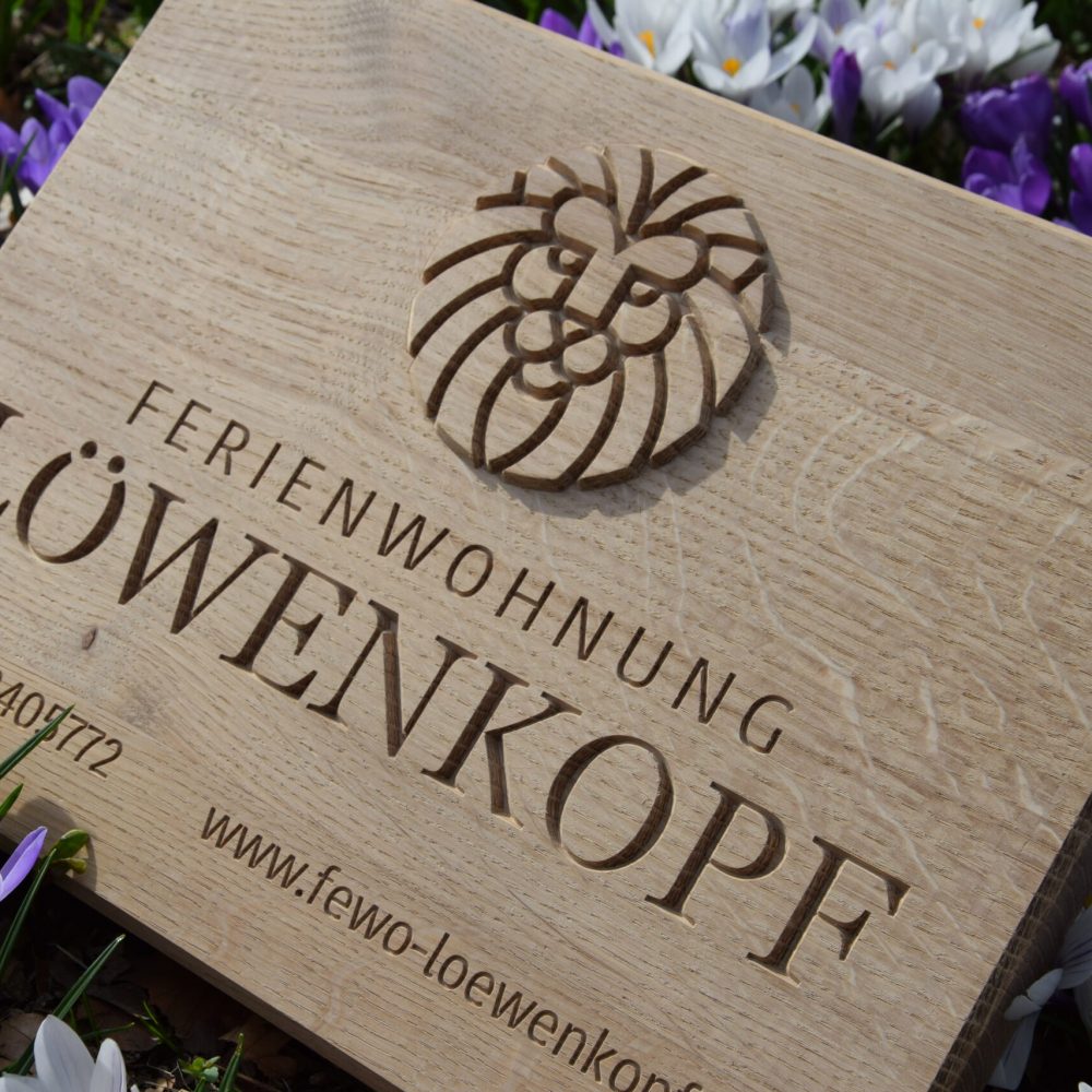 Holzschild gefräst und graviert aus Eiche