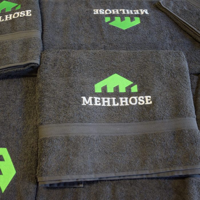 Hochwertiger Textilstick auf Handtüchern