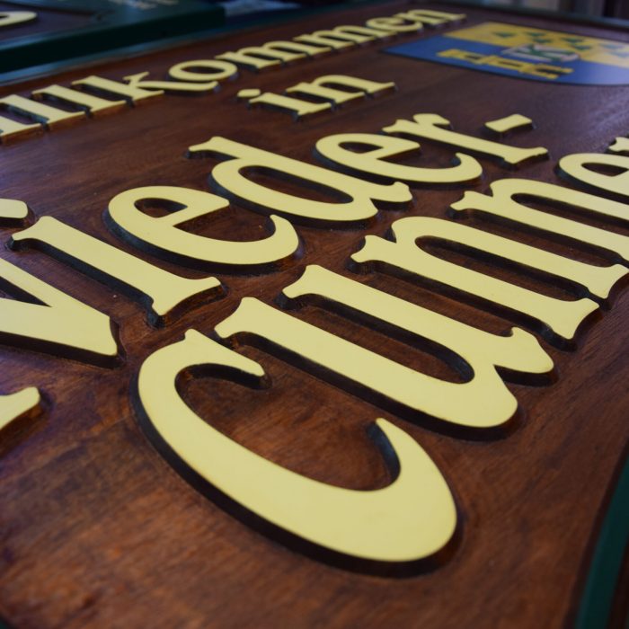 Ortseingangsschild Niedercunnersdorf CNC gefräst aus Holz und bemalt